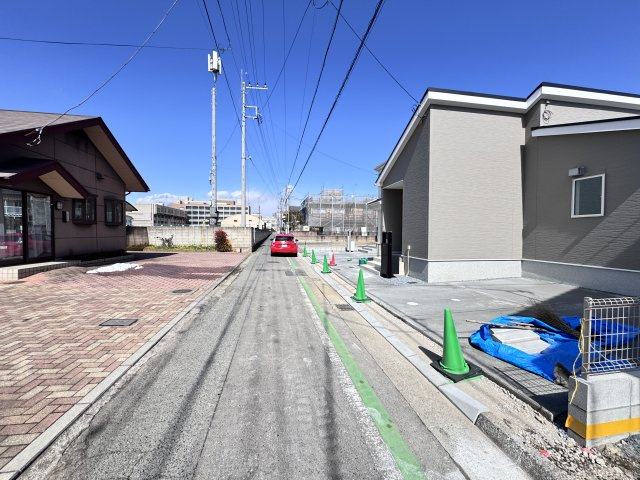 新築　前橋市昭和町三丁目24-1期　LIGNAGE　2号棟の前面道路含む現地写真|現地写真　西側接道幅員約3.3ｍ