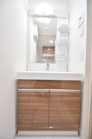 大阪市都島区内代町１丁目の賃貸マンションの洗面所