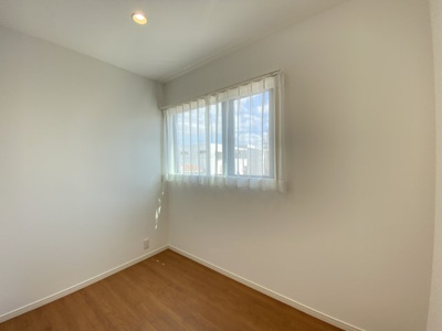 【洋室】 | 読谷村渡慶次2期（全3棟）3号棟 | 3号棟　使いたかた色々、納戸付き♪