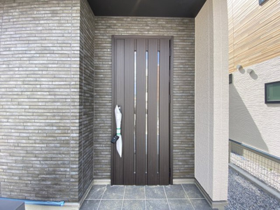 【玄関】 | 読谷村渡慶次2期（全3棟）ラスト3号棟 | 3号棟　スマートキー付き♪