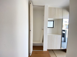 【収納】 | 読谷村渡慶次2期（全3棟）3号棟 | 3号棟　玄関ホール収納付き♪