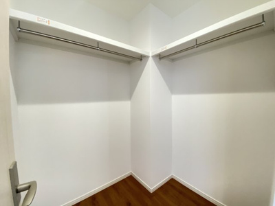 【収納】 | 読谷村渡慶次2期（全3棟）3号棟 | 3号棟　玄関入ってすぐに便利なWIC付き♪