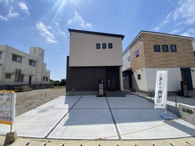 読谷村渡慶次2期（全3棟）ラスト3号棟の外観|3号棟　並列駐車3台可♪