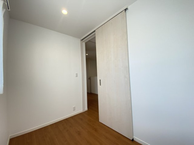 【洋室】 | 読谷村渡慶次2期（全3棟）3号棟 | 3号棟　使い方色々、納戸付き♪