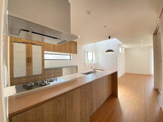 【居間・リビング】 | 読谷村渡慶次2期（全3棟）3号棟 | 3号棟　オーシャンビュー♪LDK19帖♪上部吹抜♪リビングエアコン標準装備♪