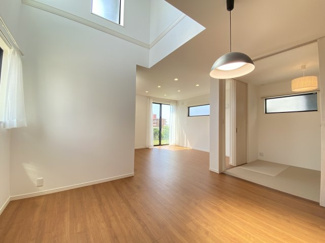 【居間・リビング】 | 読谷村渡慶次2期（全3棟）3号棟 | 3号棟　オーシャンビュー♪LDK19帖♪上部吹抜♪リビングエアコン標準装備♪