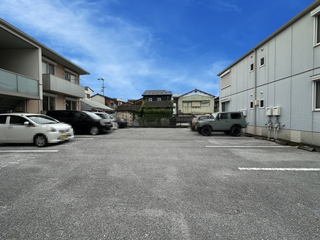 シャーメゾン・スリーズ B棟の駐車場