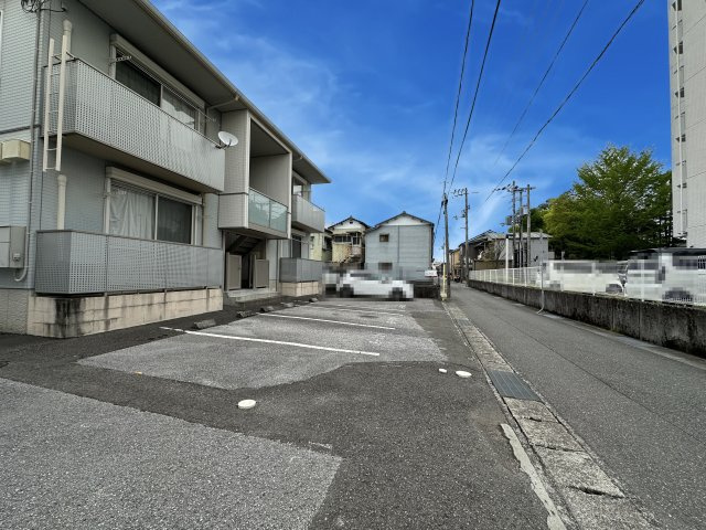 シャーメゾン・スリーズ B棟の駐車場