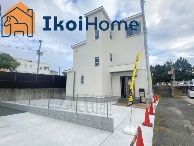 明石市大蔵町　新築一戸建　A号地のエントランス|駐車場4台可能！　大蔵海岸を目の前の、プライベートBBQスペース！
地元工務店の安心施工！この立地素敵です！