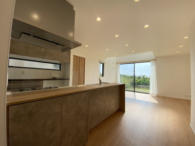 【居間・リビング】 | 読谷村渡慶次2期（全3棟）2号棟 | 2号棟　LDK21帖♪上部吹抜♪リビングエアコン標準装備♪