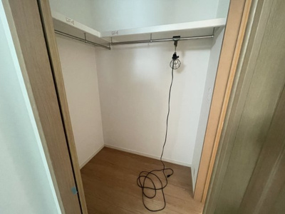 【収納】 | 読谷村渡慶次2期（全3棟）2号棟 | 2号棟　洗面室隣にはWIC付き♪