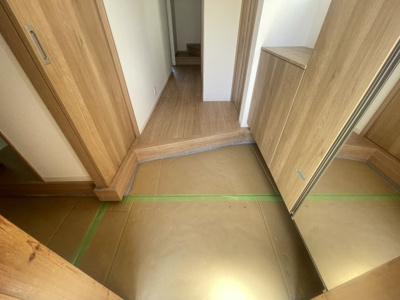 【玄関】 | 読谷村渡慶次2期（全3棟）2号棟 | 2号棟　土間収納付き♪（シューズインクローク）