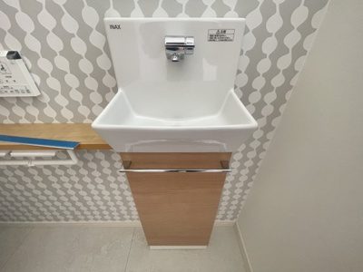 【トイレ】 | 読谷村渡慶次2期（全3棟）2号棟 | 2号棟　独立型手洗い器付き♪