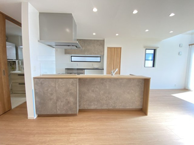 【キッチン】 | 読谷村渡慶次2期（全3棟）2号棟 | 2号棟　ビルトイン食洗機・カップボード・パントリー付き♪