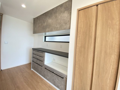 【キッチン】 | 読谷村渡慶次2期（全3棟）2号棟 | 2号棟　ビルトイン食洗機・カップボード・パントリー付き♪