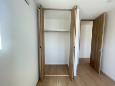 【収納】 | 読谷村渡慶次2期（全3棟）2号棟 | 2号棟　洋室5.3帖＋CL付き♪