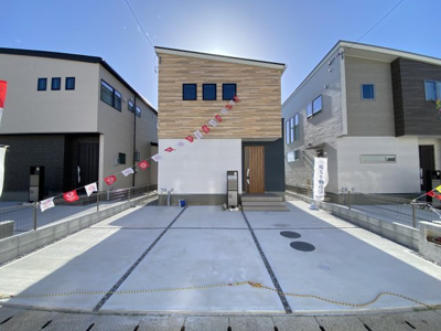 【外観】 | 読谷村渡慶次2期（全3棟）2号棟 | 2号棟　並列駐車3台可♪