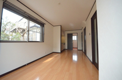 【居間・リビング】 | メゾン・アイ | 9.5帖のリビングになります。