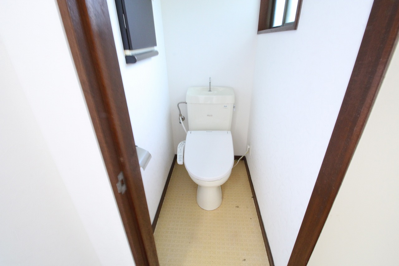古河市西町のトイレ|1階のトイレです（ウォーシュレット付）
