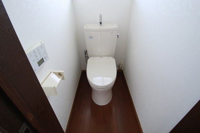 古河市西町のトイレ|2階のトイレです（ウォーシュレット付）