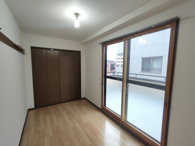 YKビル関口の洋室