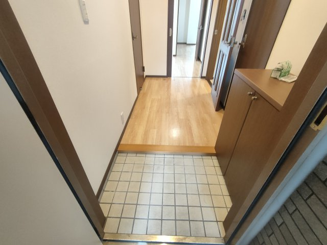YKビル関口の玄関