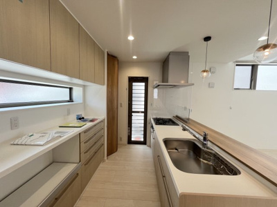 【キッチン】 | 読谷村渡慶次2期（全3棟）1号棟 | 1号棟　ビルトイン食洗機・カップボード・パントリー・お勝手口付き♪