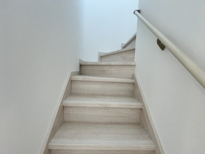 【内装】 | 読谷村渡慶次2期（全3棟）1号棟 | 1号棟　リビングスルー階段♪