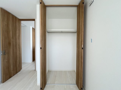 【収納】 | 読谷村渡慶次2期（全3棟）1号棟 | 1号棟　洋室5.8帖＋CL付き♪