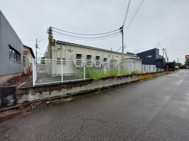 長岡市三和  貸店舗の周辺|店舗裏側
長岡市道　西側道路