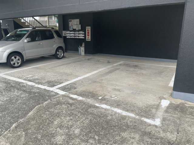 キャッスルコート南八代の駐車場