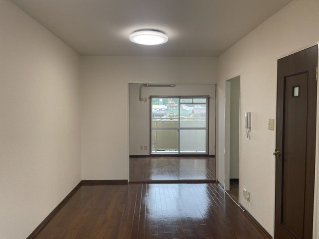 キャッスルコート南八代の洋室