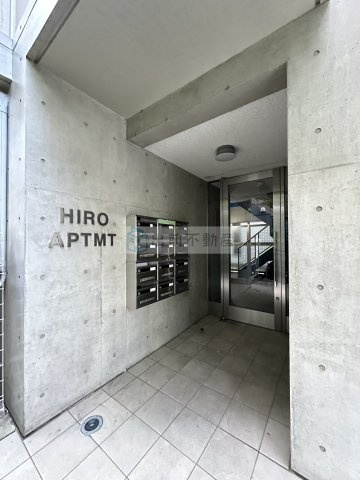 HIRO APTMTのエントランス