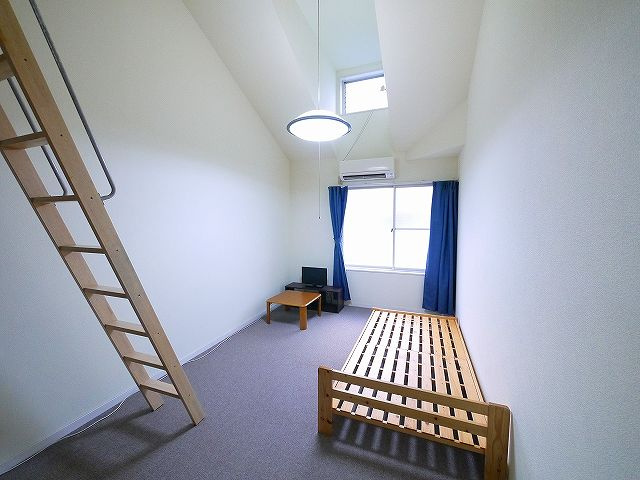 レオパレスナップアネックスの洋室|使い勝手のいい洋室です