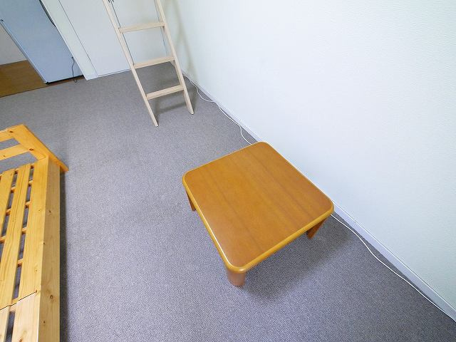 レオパレスナップアネックスの内装|テーブル