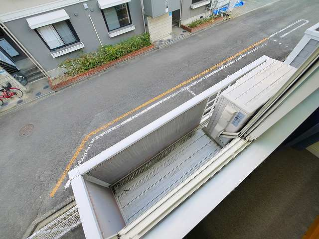 レオパレスナップアネックスのバルコニー|こちらで洗濯物が干せます。