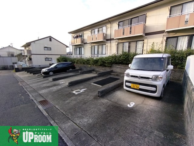ツーイン天白の駐車場
