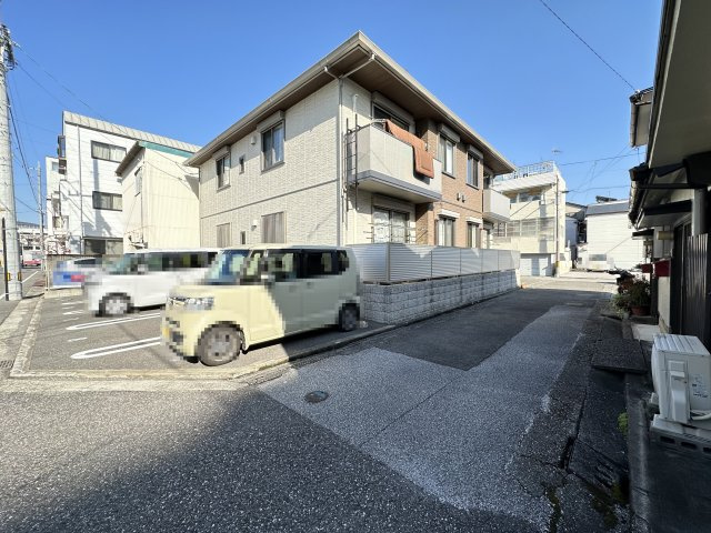 シャーメゾン イオの駐車場