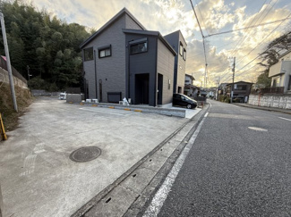 【前面道路含む現地写真】