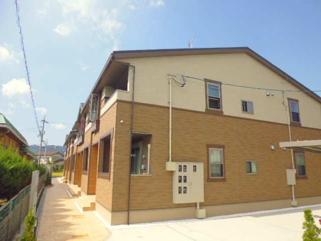 岡山市南区植松のアパートの外観