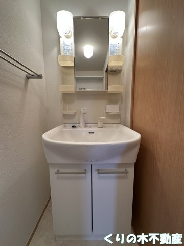 【洗面所】 | リバブル北高下B棟 | 忙しい朝には欠かせない洗面所です