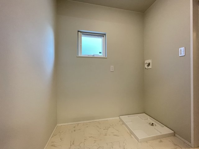 八戸市多賀台3丁目のランドリースペース