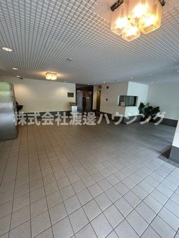 クローバーメゾン・東桃山台のエントランス