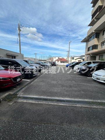 クローバーメゾン・東桃山台の駐車場