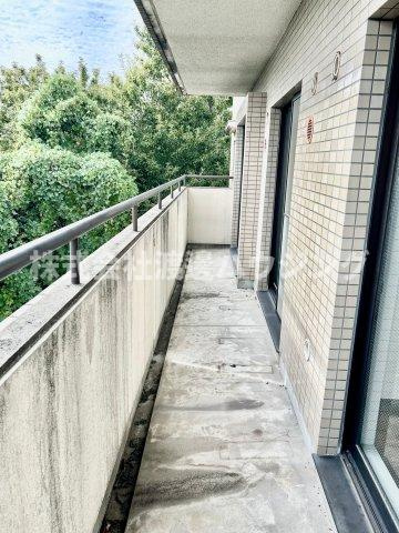 クローバーメゾン・東桃山台のバルコニー|バルコニー3面ございます