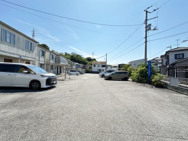 シャーメゾン・ブラン A棟の駐車場