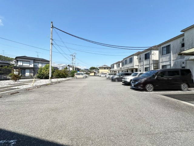 シャーメゾン・ブラン A棟の駐車場