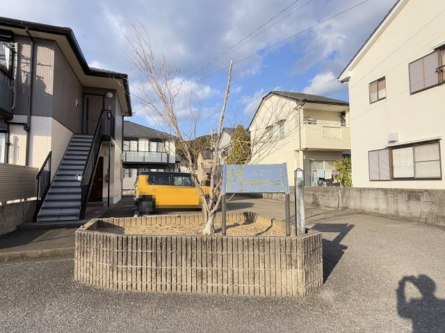 シャーメゾン西久万 D棟のエントランス