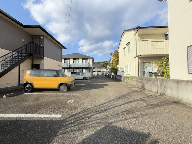 シャーメゾン西久万 D棟の駐車場