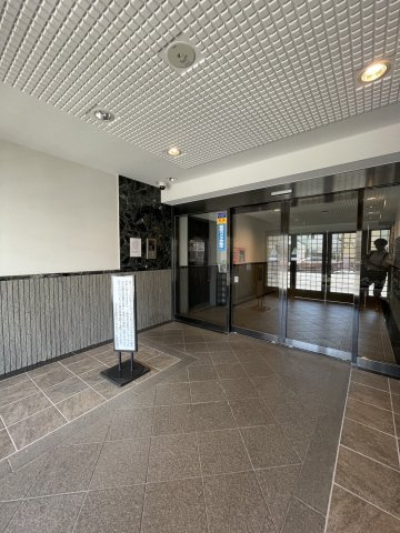 コスモ金町ロイヤルコートのエントランス